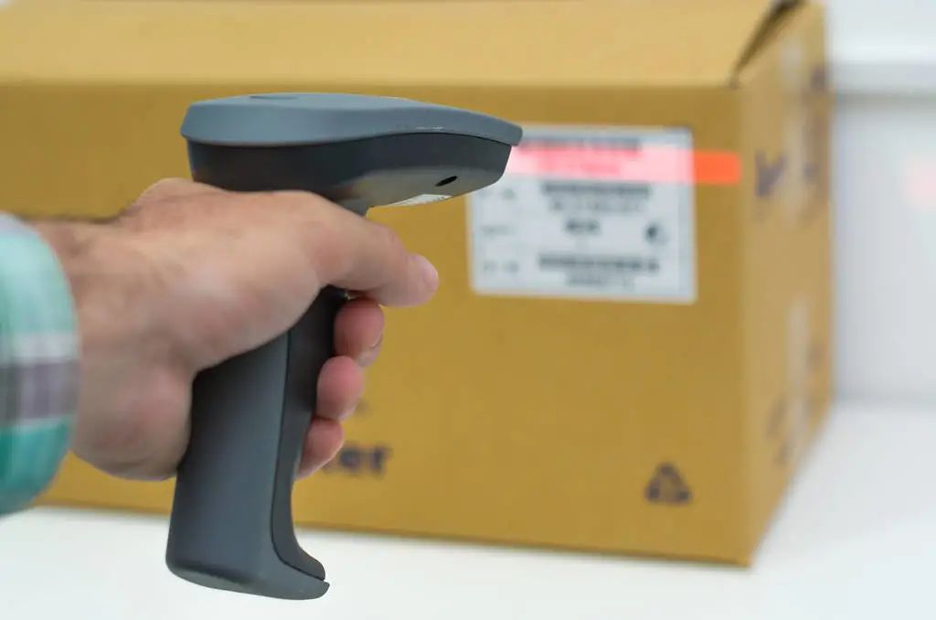 Manual Continuous Automatic Scanner in Warehouse